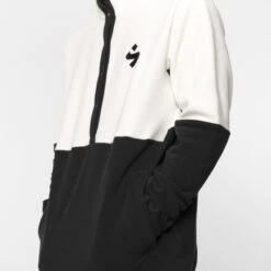 SWEET PROTECTION FLEECE PULLOVER M NATURAL WHITE 23 13 SWEET PROTECTION FLEECE PULLOVER M NATURAL WHITE 23 -Columbia || Millet || Odlo Verkoopwinkel 9 122606 820302 11003 06